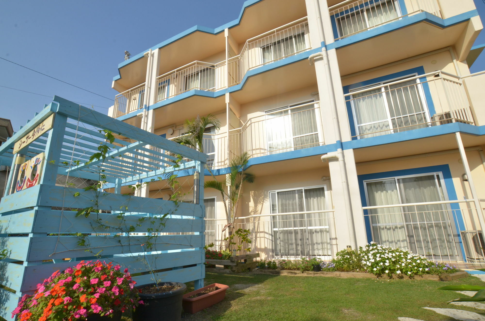 Condominium Ceaser 나키진 외부 사진